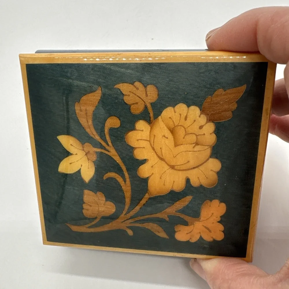 Beautiful Inlaid Wooden Small Jewelry Keep Box Sorrento Italy Velvet Inside